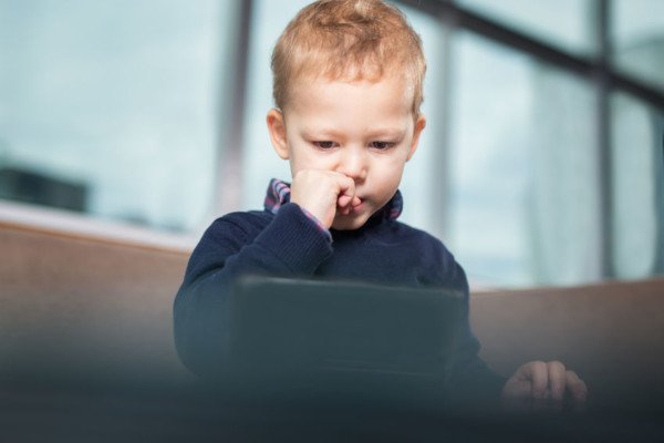 Bambini sui social: ecco qual è l’errore in cui cadono tante mamme